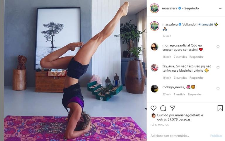 Grazi Massafera fazendo yoga