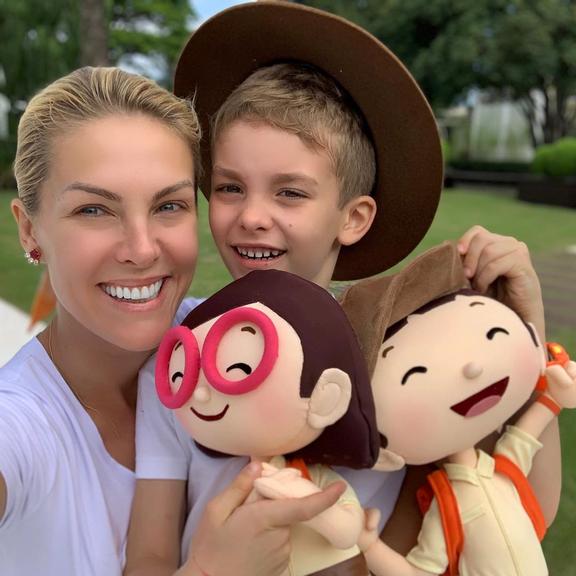 Ana Hickmann celebra aniversário do filho