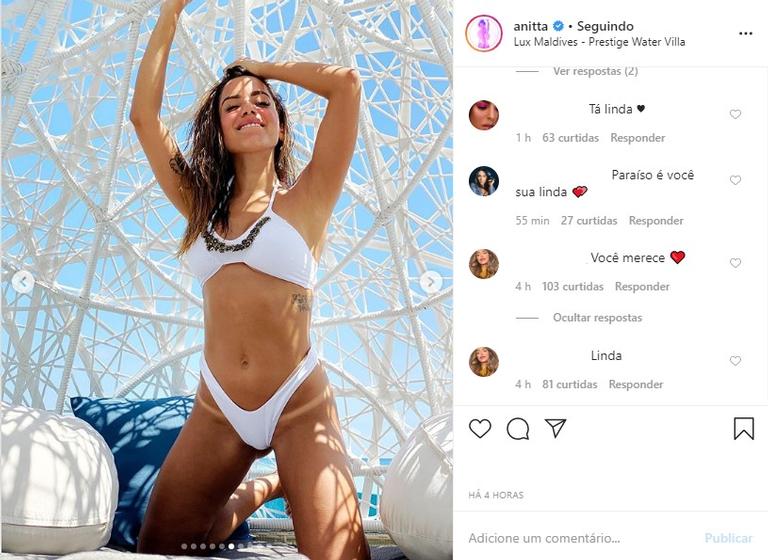 Anitta de biquíni branco nas Maldivas