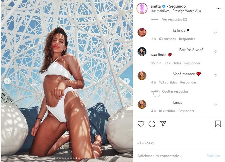 Anitta de biquíni branco nas Maldivas