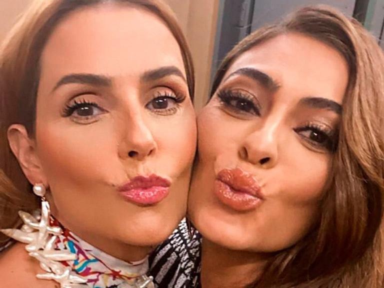 Deborah Secco celebra reencontro com Juliana Paes