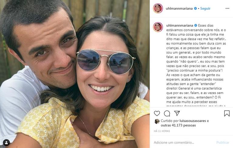 Mariana Uhlmann fala sobre relação com os filhos e se declara para Felipe Simas