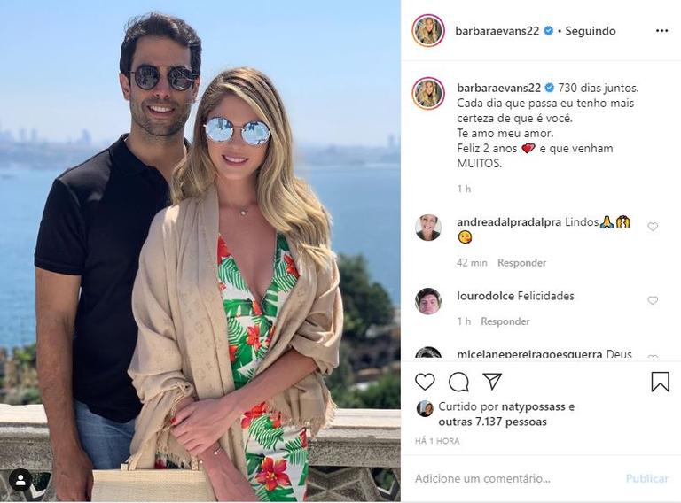 Bárbara Evans comemora 2 anos ao lado de Gustavo Theodoro 