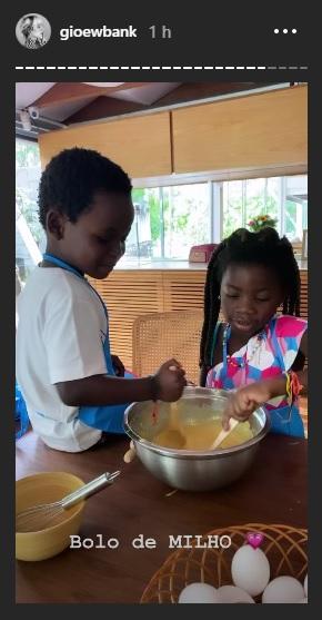 Gio Ewbank mostra os filhos cozinhando e encanta as redes