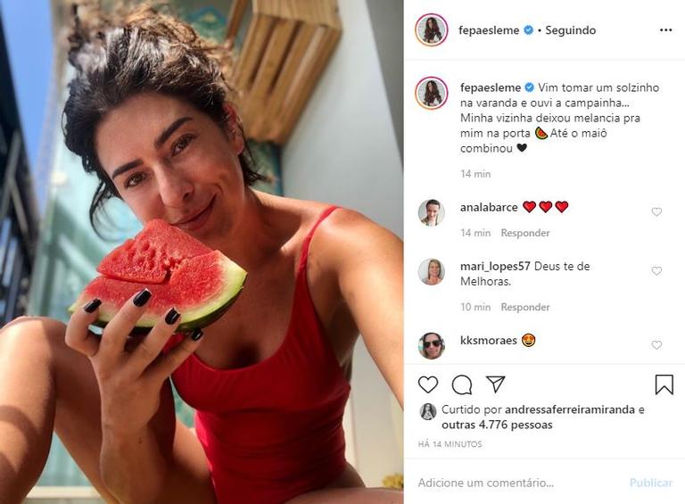  Fernanda Paes Leme recebe melancia de vizinha e agradece 