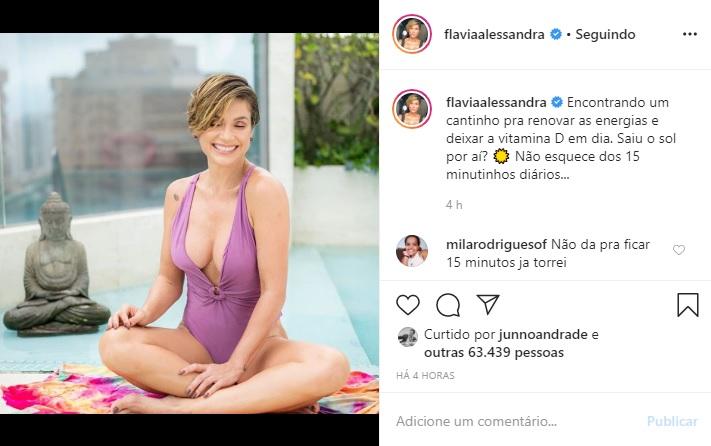 De quarentena, Flávia Alessandra posa com maiô decotado