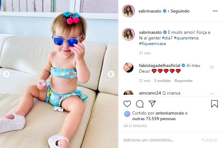 Sabrina Sato mostra Zoe grudadinha na avó e encanta a web