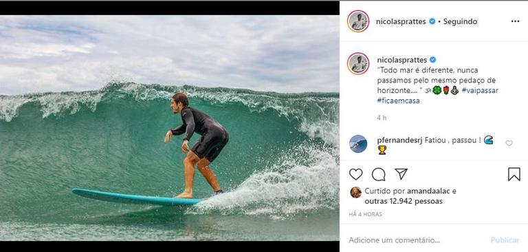 Nicolas Prattes aparece surfando e recebe elogios de fãs