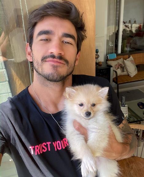 Guilherme mostra novo cachorrinho