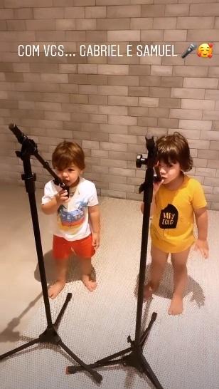 Filhos de Gusttavo Lima fazem show cantando hits do pai