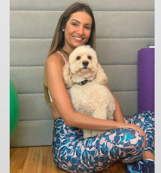 Patricia Poeta treina com o cachorrinho