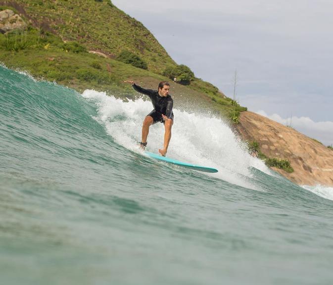 Nicolas Prattes lembra clique antigo surfando e faz reflexão 