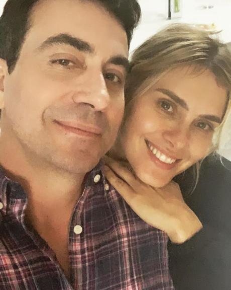 Carolina Dieckmann parabeniza Padre Fábio de Melo