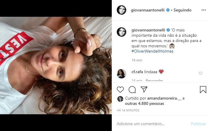 Giovanna Antonelli posa de cara lavada e faz reflexão na web