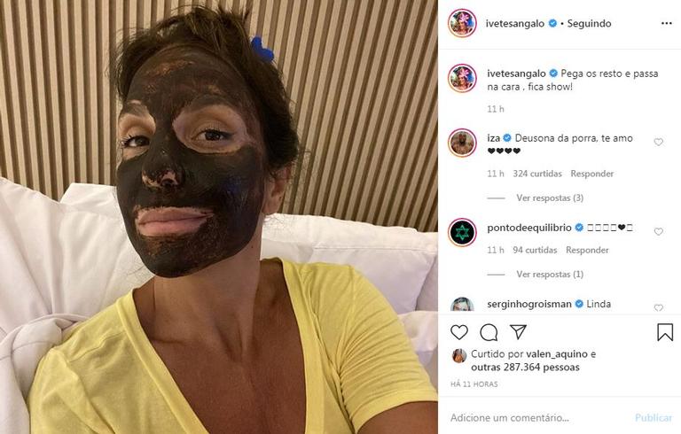 Ivete Sangalo faz skincare durante a quarentena