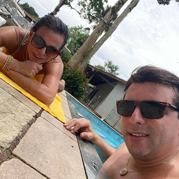 Gretchen relembra dia na piscina com o namorado