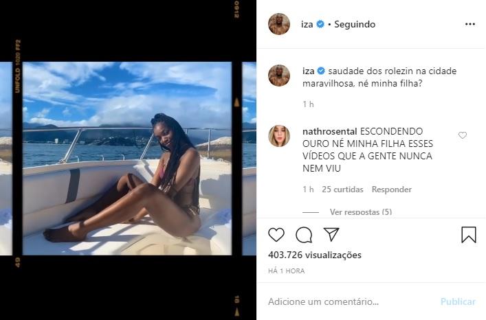 Iza aparece dando closes em passeio de barco e é elogiada