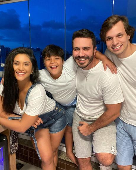 Mileide Mihaile assume romance com rapaz de 22 anos