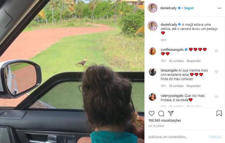 Filha de Ivete Sangalo encanta ao conversar com passarinho