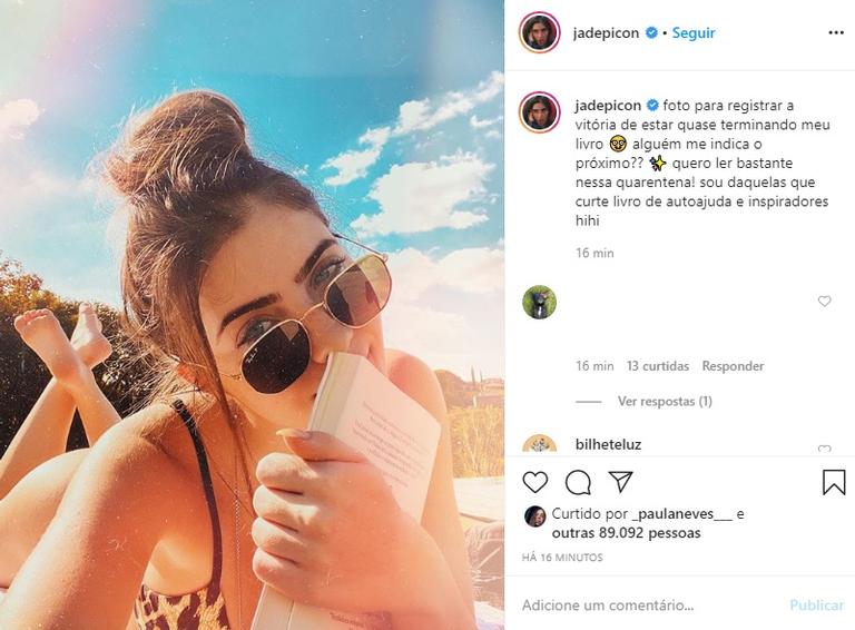 Jade Picon revela hobby em leitura durante a quarentena