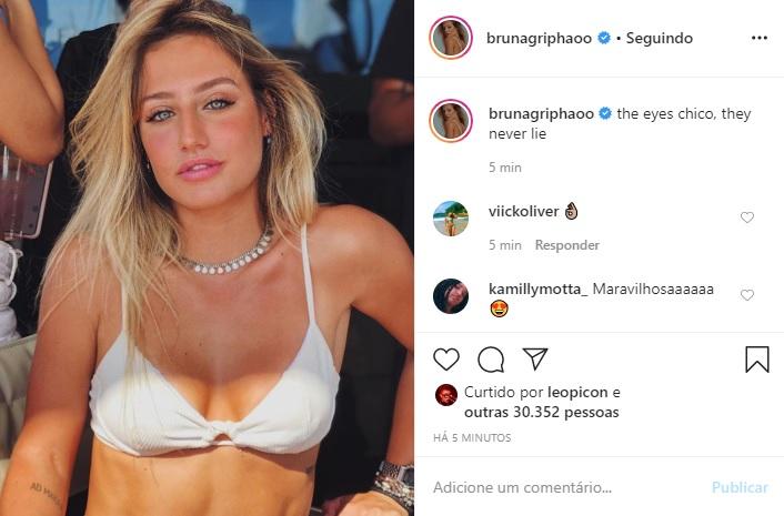 Bruna Griphao encanta os seguidores em clique de biquíni