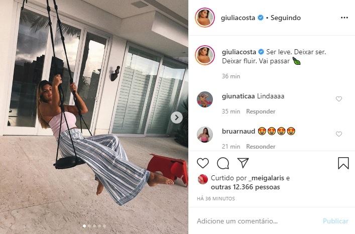 Giulia Costa arranca elogios em fotos se balançando