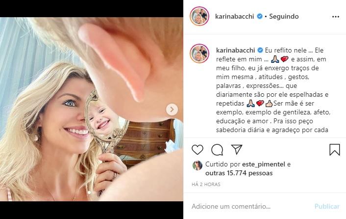 Karina Bacchi e Enrico brincam com espelho de mão