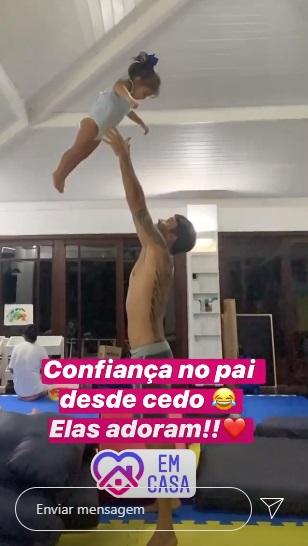 Marido de Ivete Sangalo faz brincadeira fofa com a filha