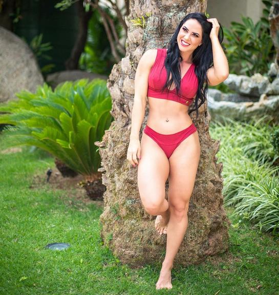 Graciele Lacerda de biquíni