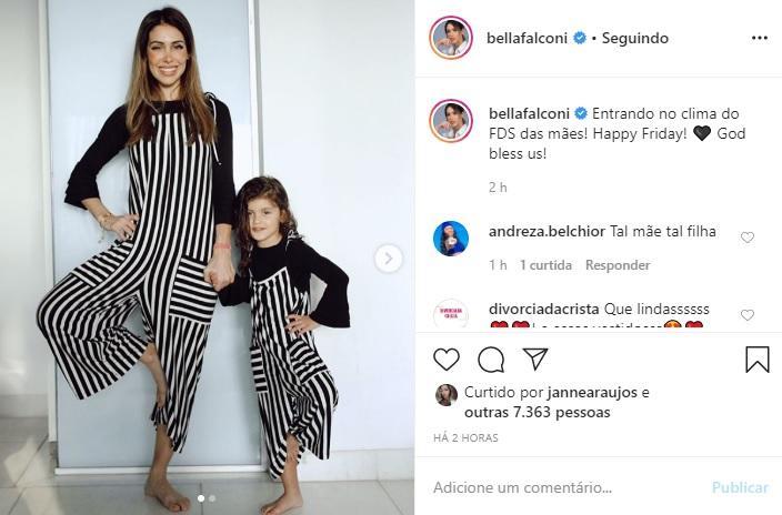 Bella Falconi e Vicky aparecem usando os mesmos looks