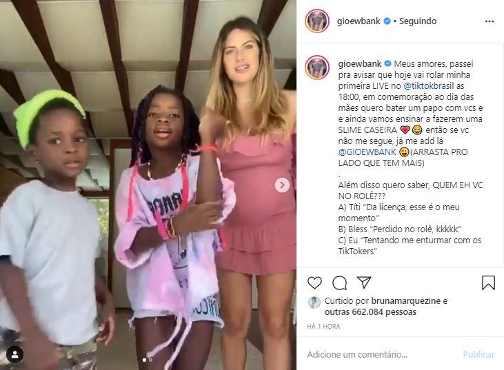 Gio Ewbank mostra o barrigão em vídeo dançando com os filhos