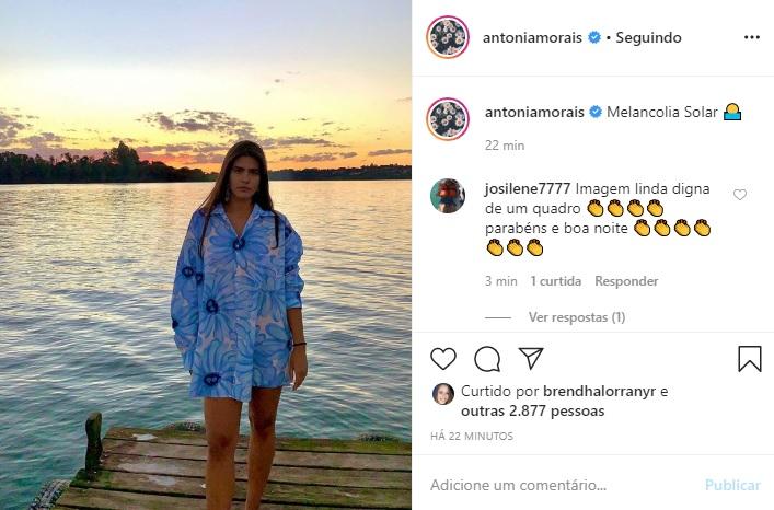 Antonia Morais posa na frente de pôr do sol e é elogiada