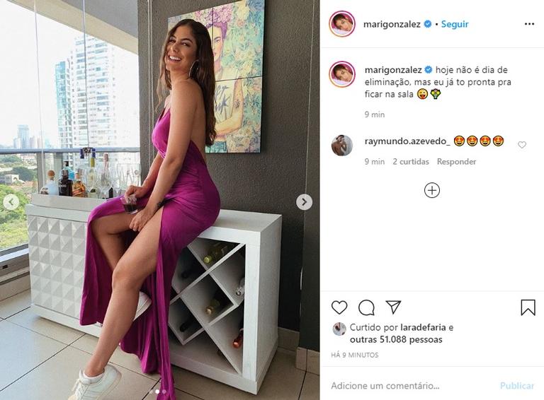 Mari Gonzalez surge lindíssima em look roxo