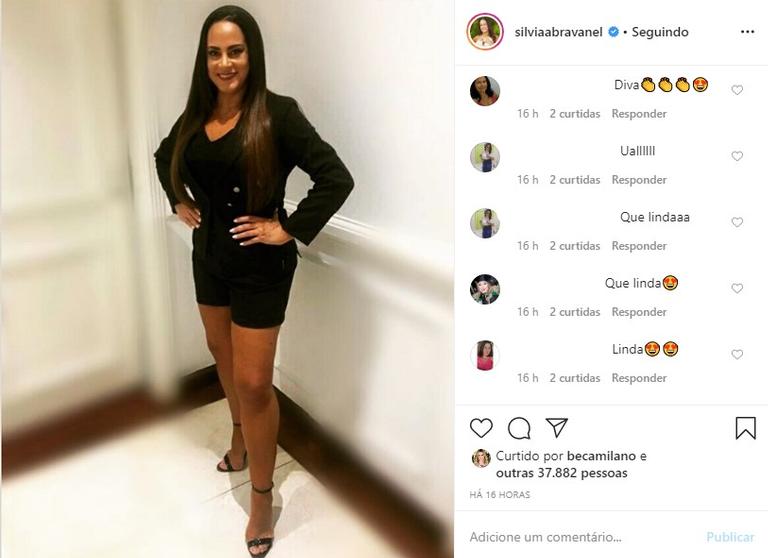 Silvia Abravanel de look ousado