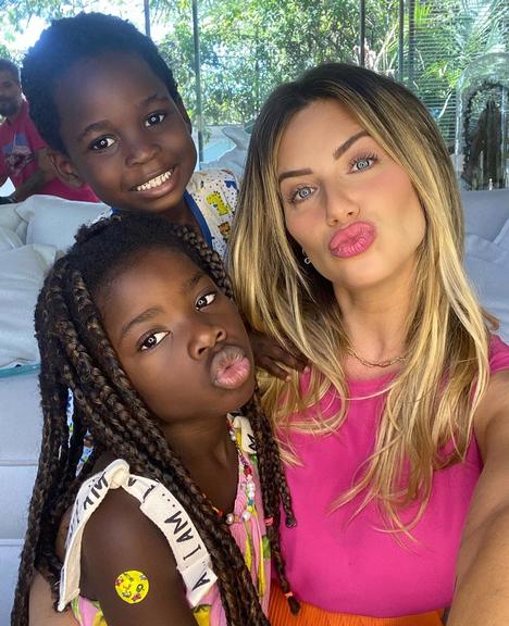 Filhos de Giovanna Ewbank roubam a cena nas redes sociais