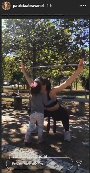 Patricia Abravanel treinando com a filha