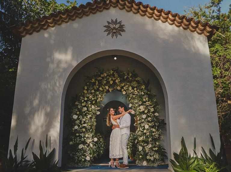 Gustavo Theodoro exibe fotos de seu casamento com Barabra Evans