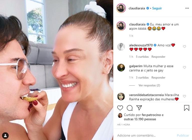 Claudia Raia posa com o marido