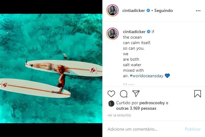 Cintia Dicker homenageia o oceano em foto com Pedro Scooby