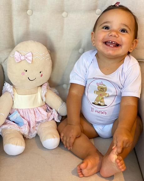 Ticiane Pinheiro celebra 11 meses de Manoela com clique fofo