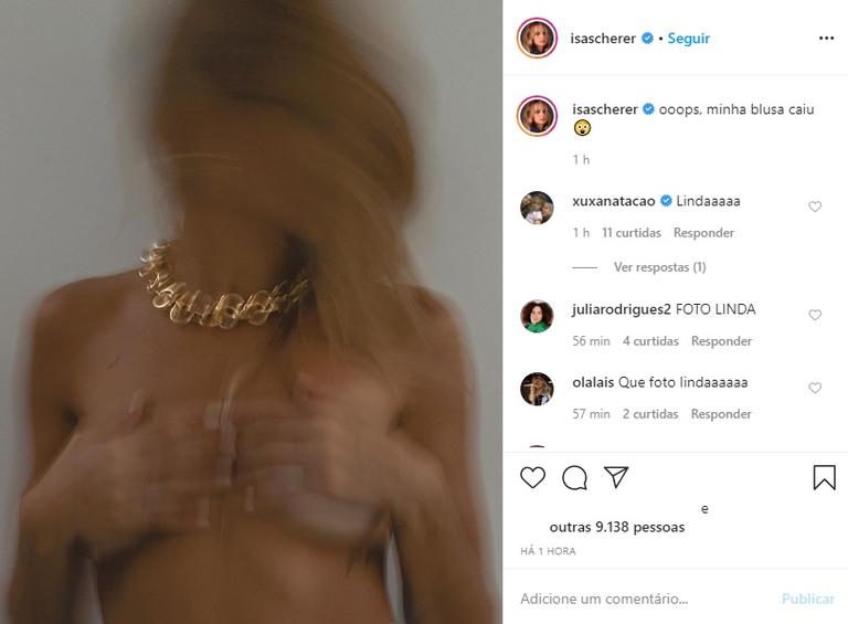 Filha de Xuxa arranca suspiros ao surgir de topless