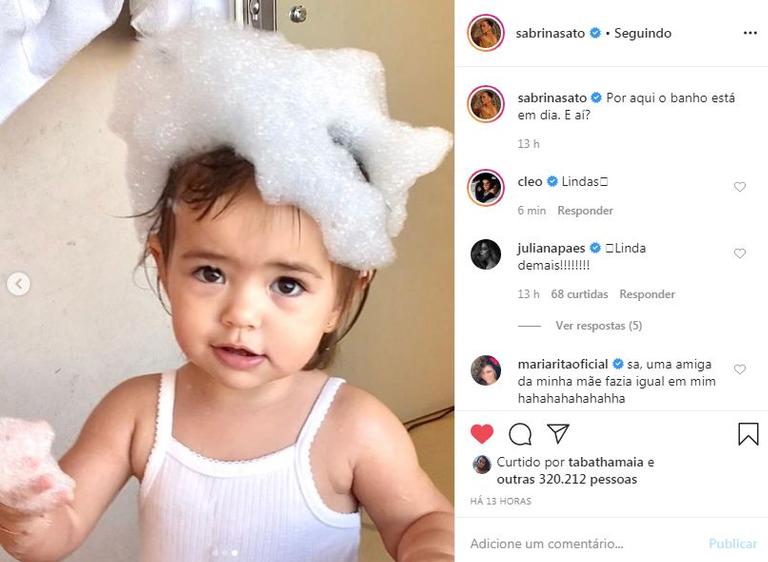 Sabrina Sato mostra Zoe brincando no banho