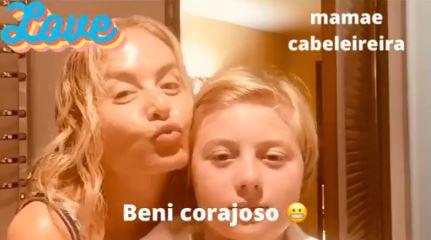 Angélica corta o cabelo do filho Benício em casa