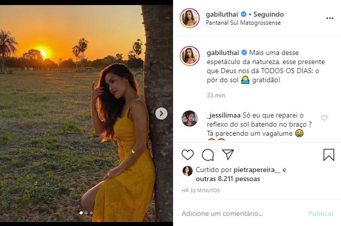 Gabi Luthai arranca elogios em cliques ao pôr do sol