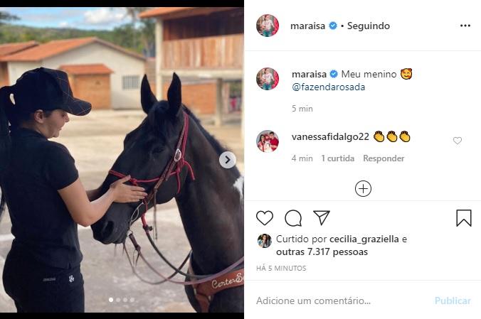 Maraisa posta sequência de fotos com cavalo e é elogiada