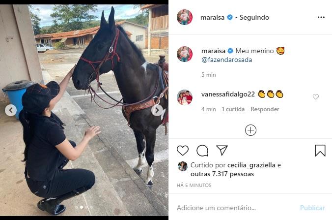 Maraisa posta sequência de fotos com cavalo e é elogiada