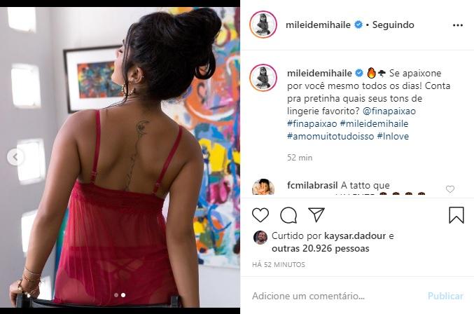 Mileide Mihaile usa lingerie vermelha e arranca elogios