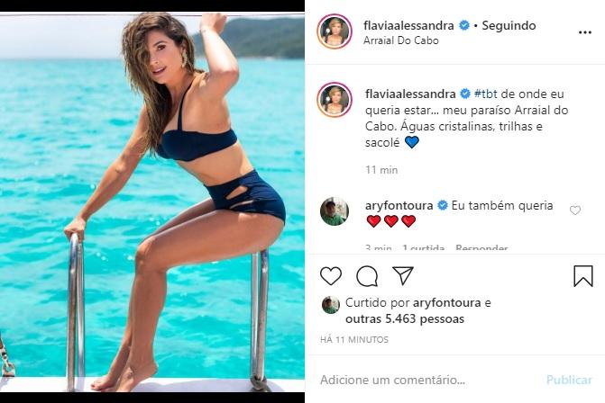 Flávia Alessandra relembra clique de biquíni e é elogiada