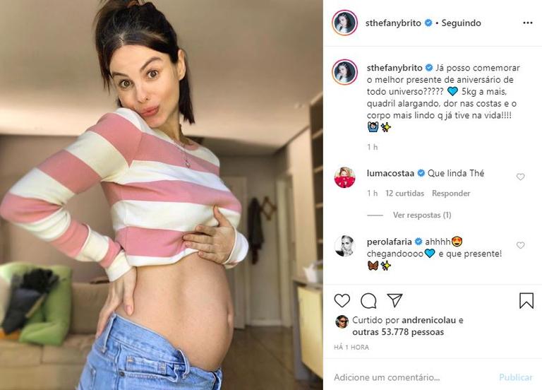 Sthefany Brito comemora presente de aniversário antecipado