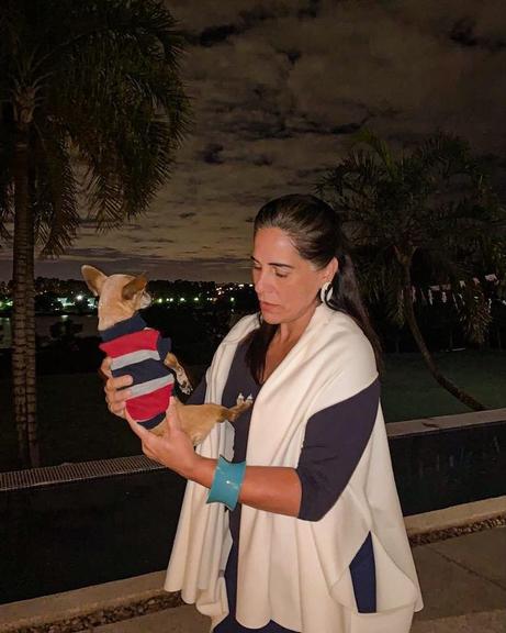 Glória Pires compartilha lindo clique com seu cachorrinho, Bijoux